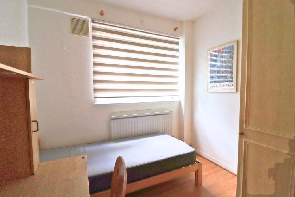 Flat Kingston Hill in Greater London
