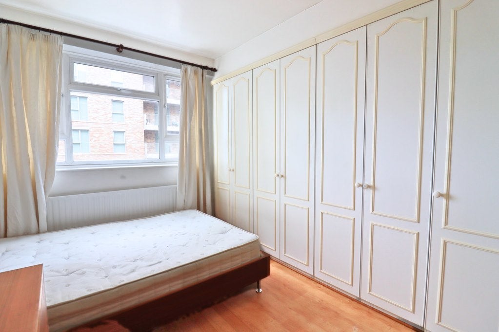 Flat Kingston Hill in Greater London