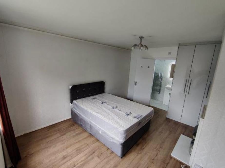 Room Caledonia Road in Borough of Spelthorne