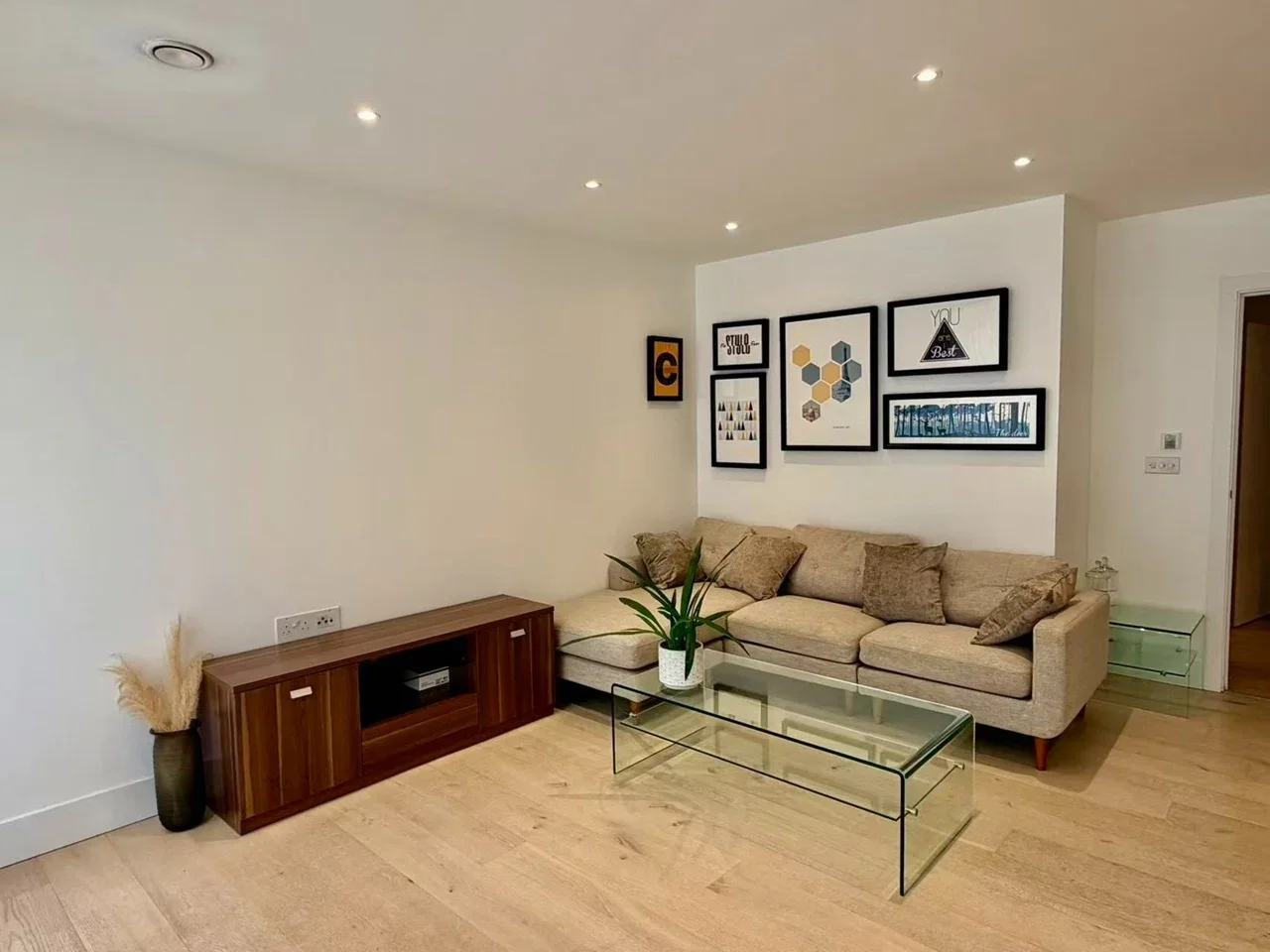 Flat Rochester Place in Greater London