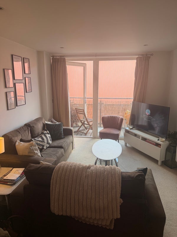 Room Battersea Park Road in Greater London