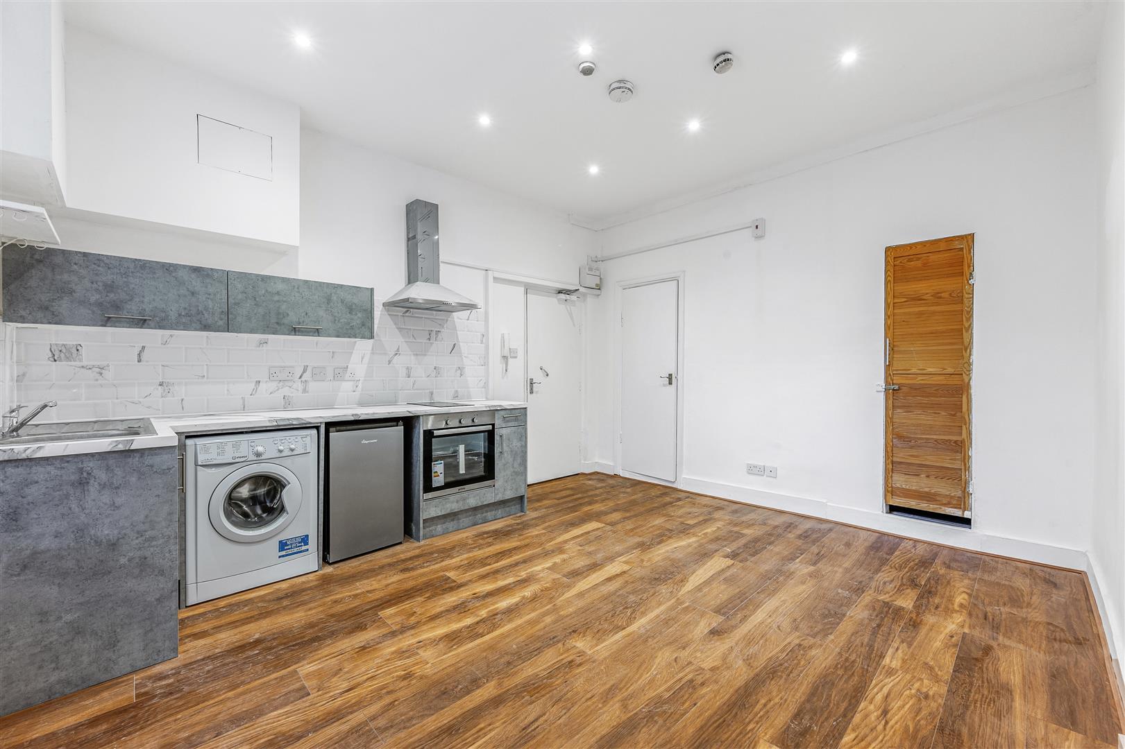 Flat West Cromwell Road in Greater London
