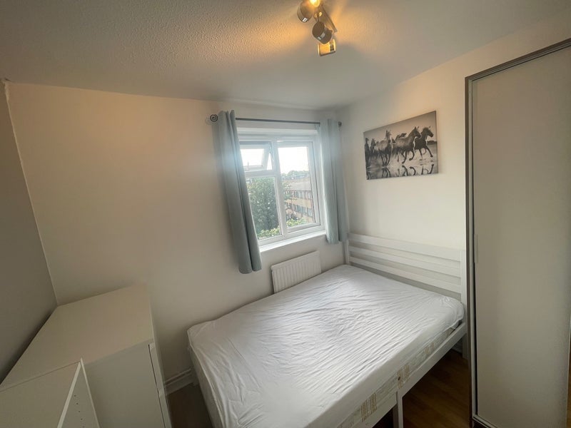 Room Kingsdown Road in Greater London