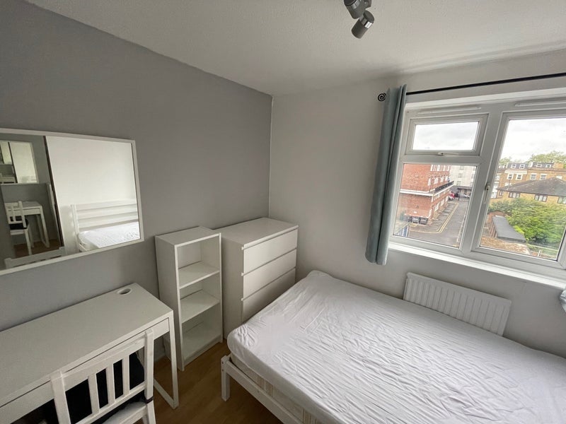 Room Kingsdown Road in Greater London