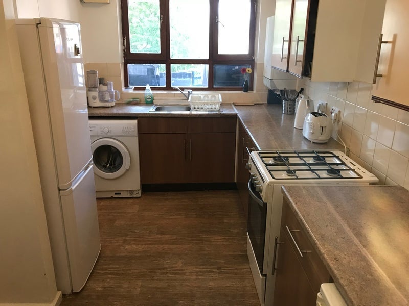 Room Kingsdown Road in Greater London