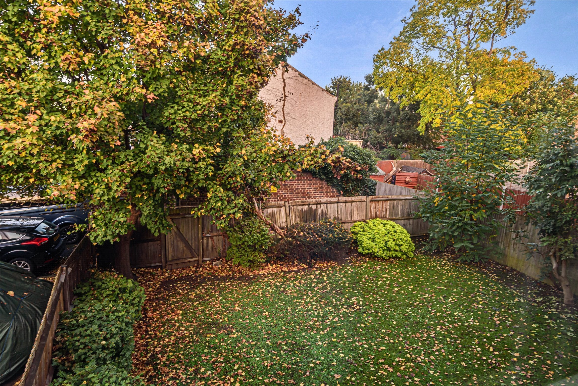 Flat Pearce Close in Greater London