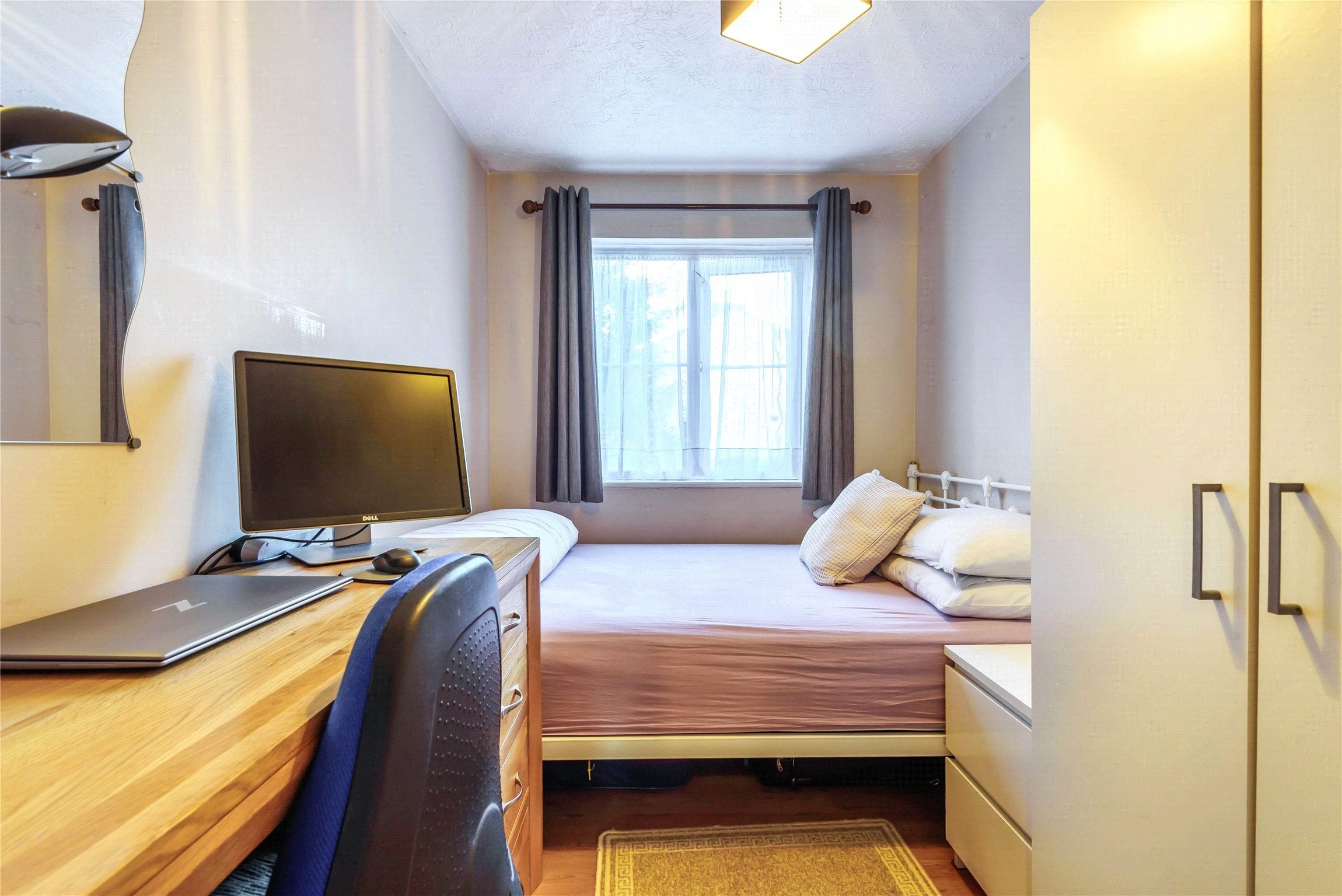 Flat Pearce Close in Greater London