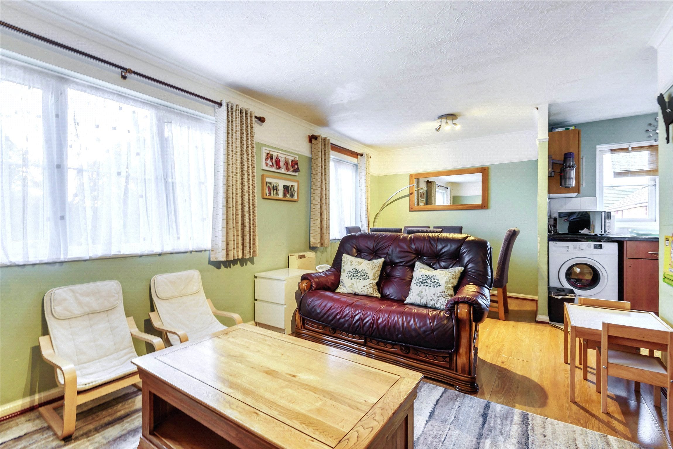 Flat Pearce Close in Greater London