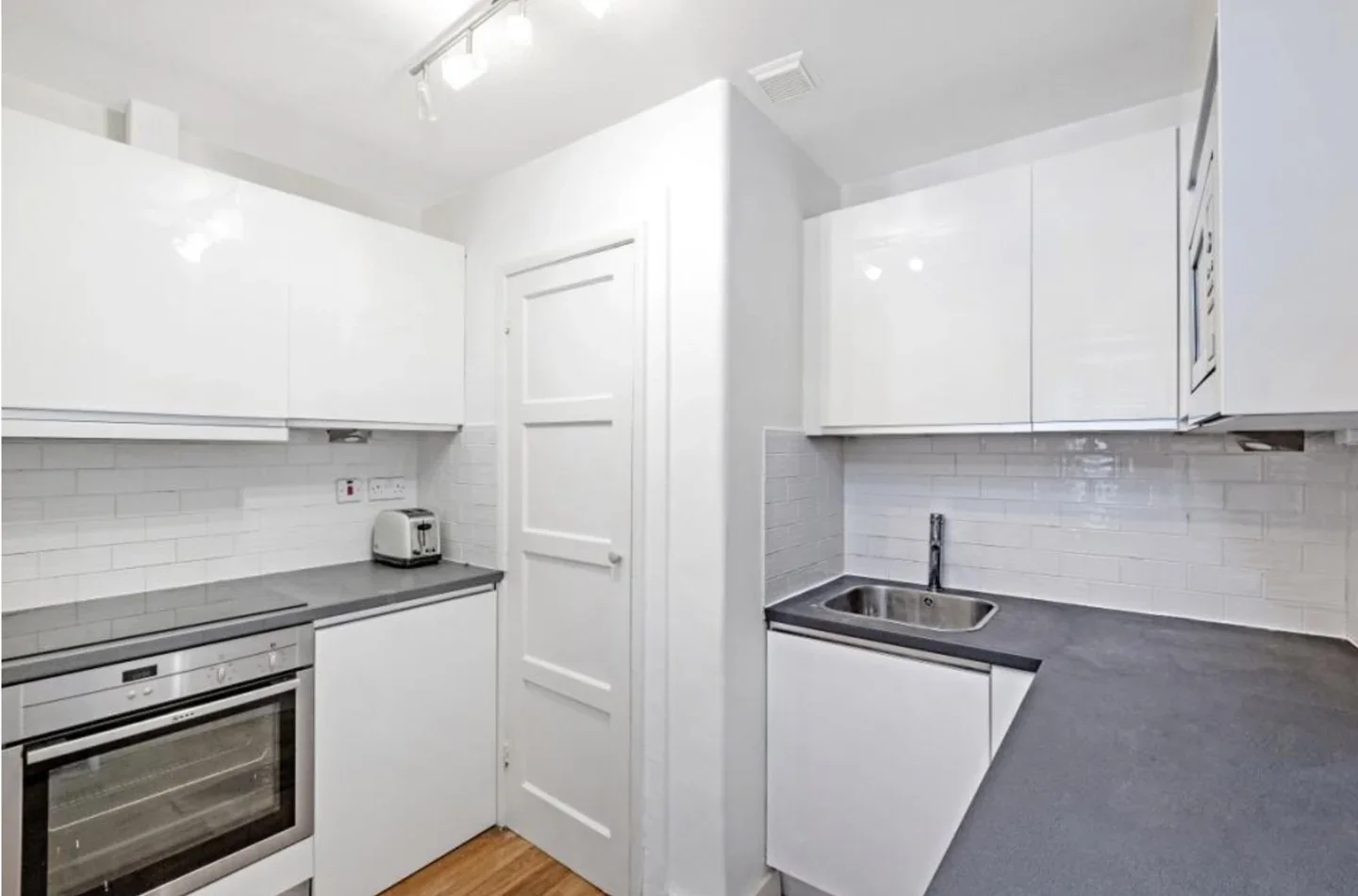 Flat Hornton Street in Greater London