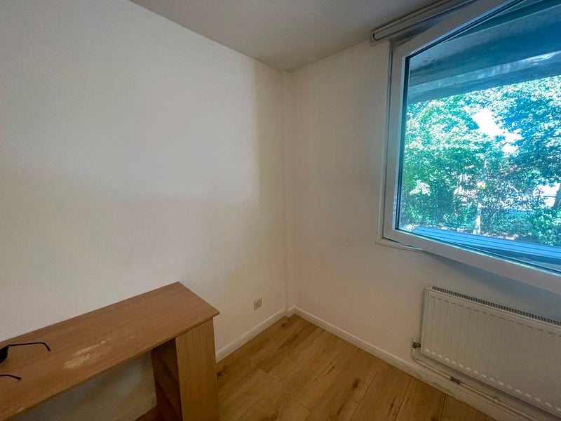 Room Rainhill Way in Greater London
