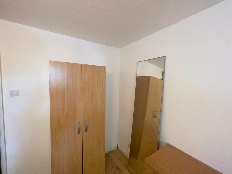 Room Rainhill Way in Greater London
