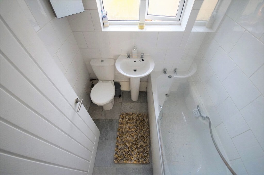 Flat Ventnor Close in Coventry
