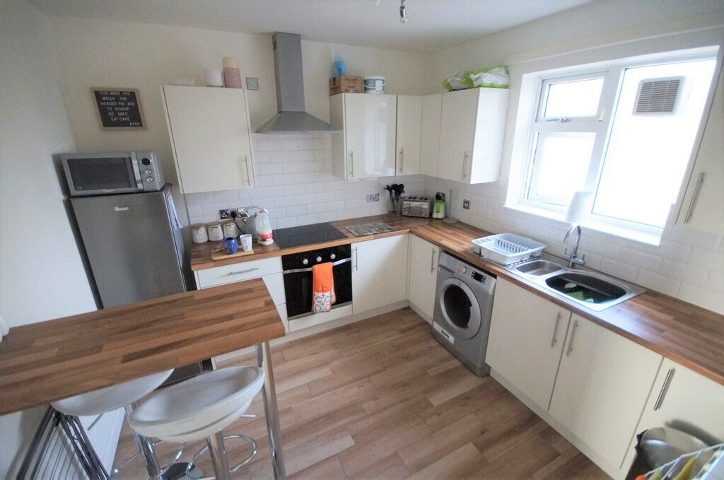 Flat Ventnor Close in Coventry