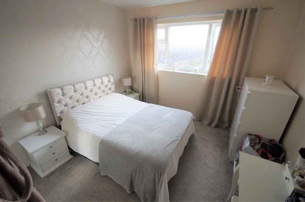 Flat Ventnor Close in Coventry