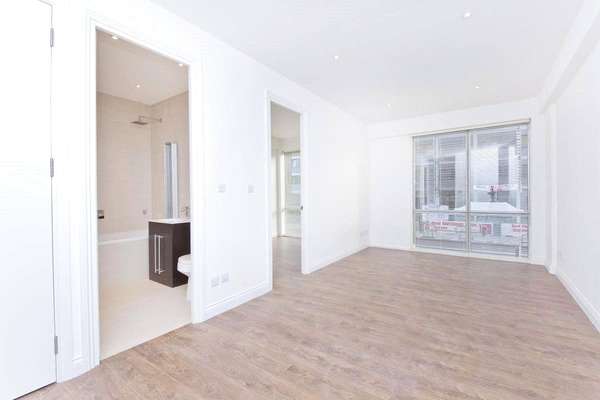 Flat Kingsland Road in Greater London