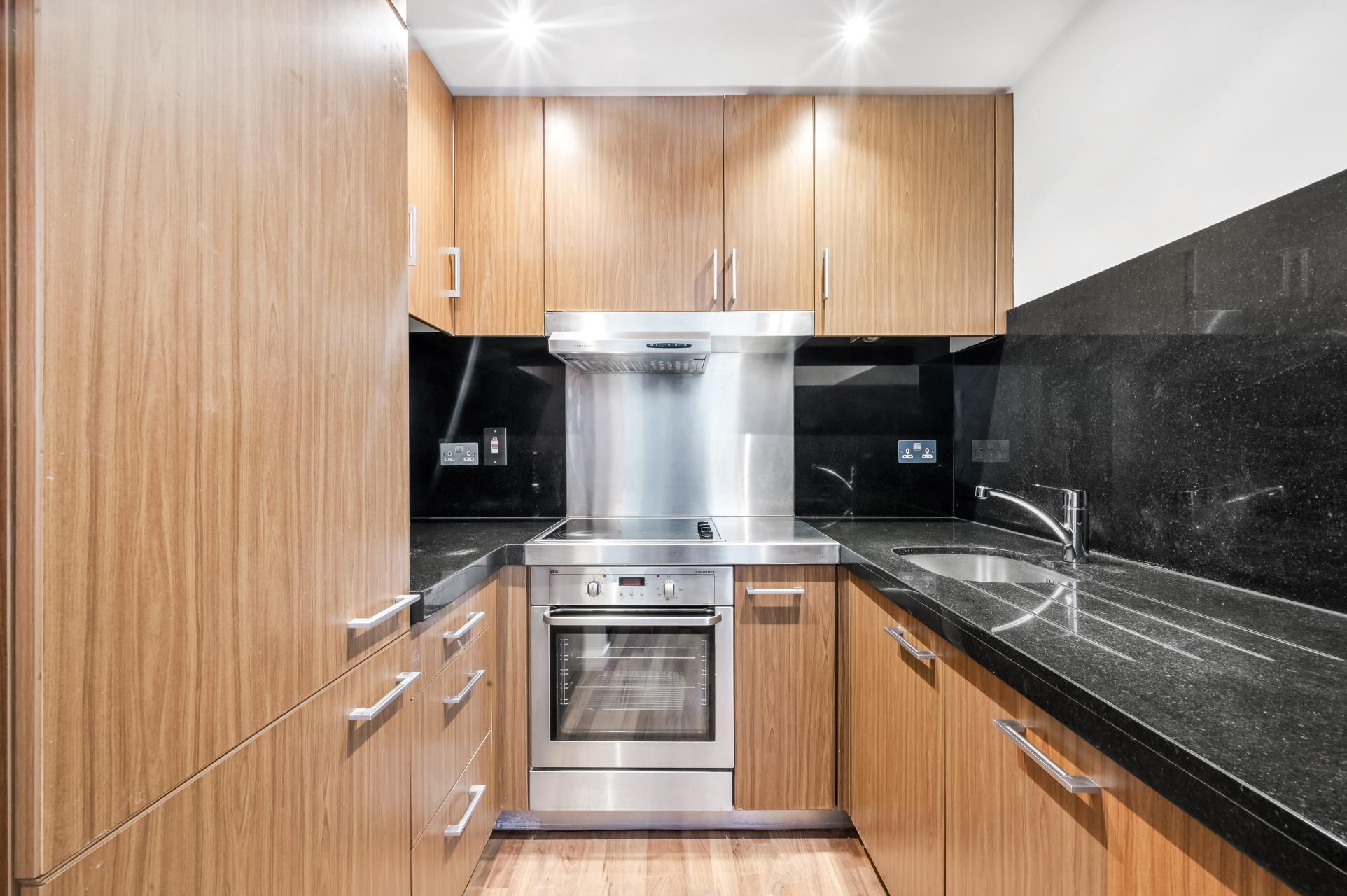 Flat Fairmont Avenue in Greater London