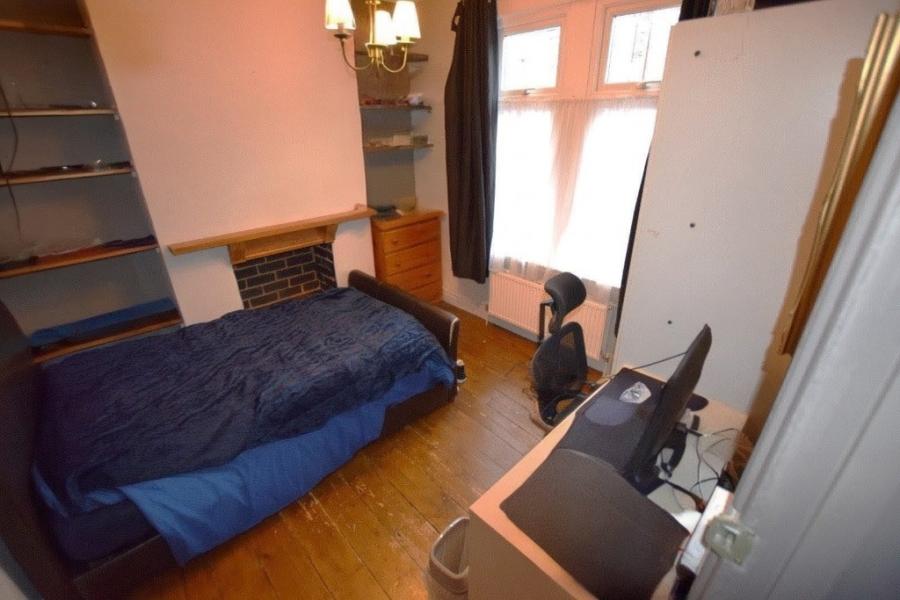 Room Stanhope Road in Northampton