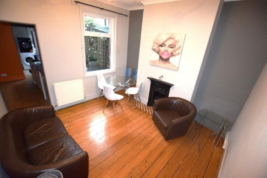 Room Stanhope Road in Northampton