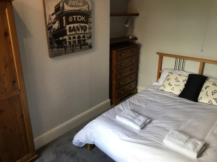 Room Stanhope Road in Northampton
