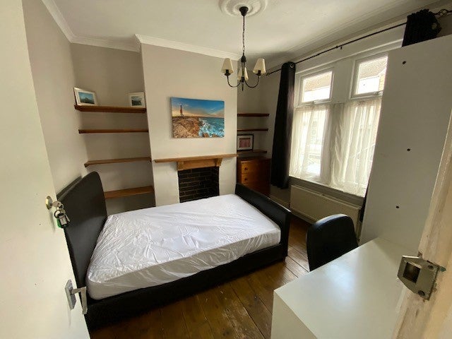Room Stanhope Road in Northampton