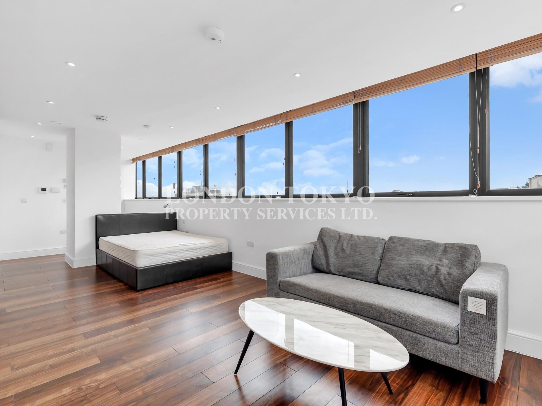 Flat Finchley Road in Greater London