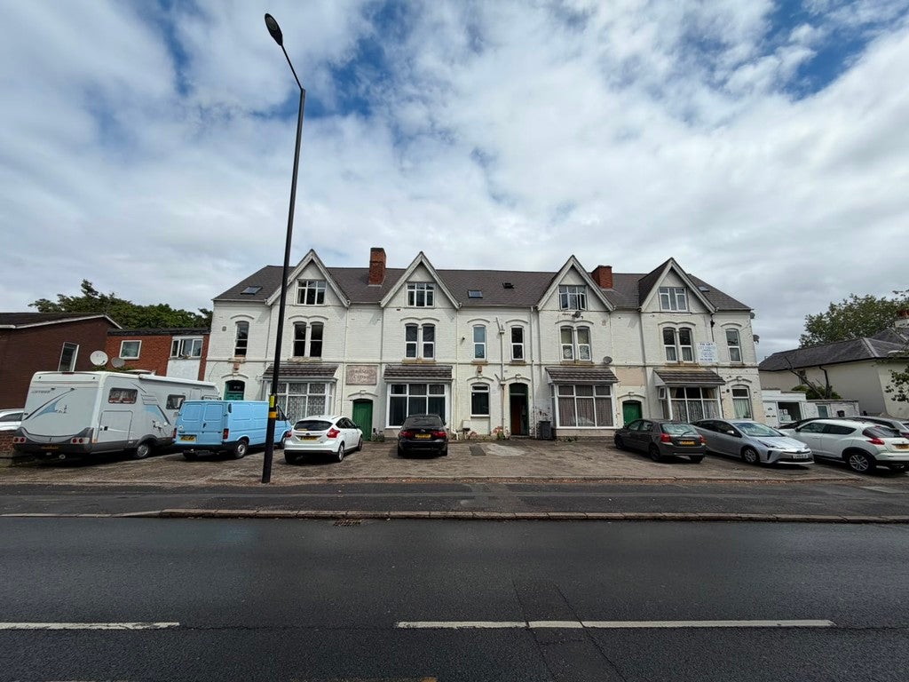 Flat Handsworth Wood Road in Birmingham