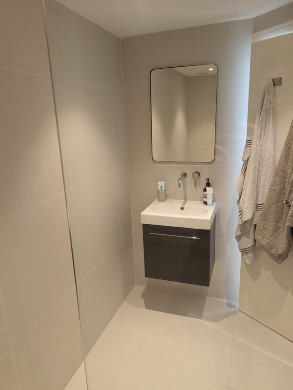 Room Leighton Road in Greater London