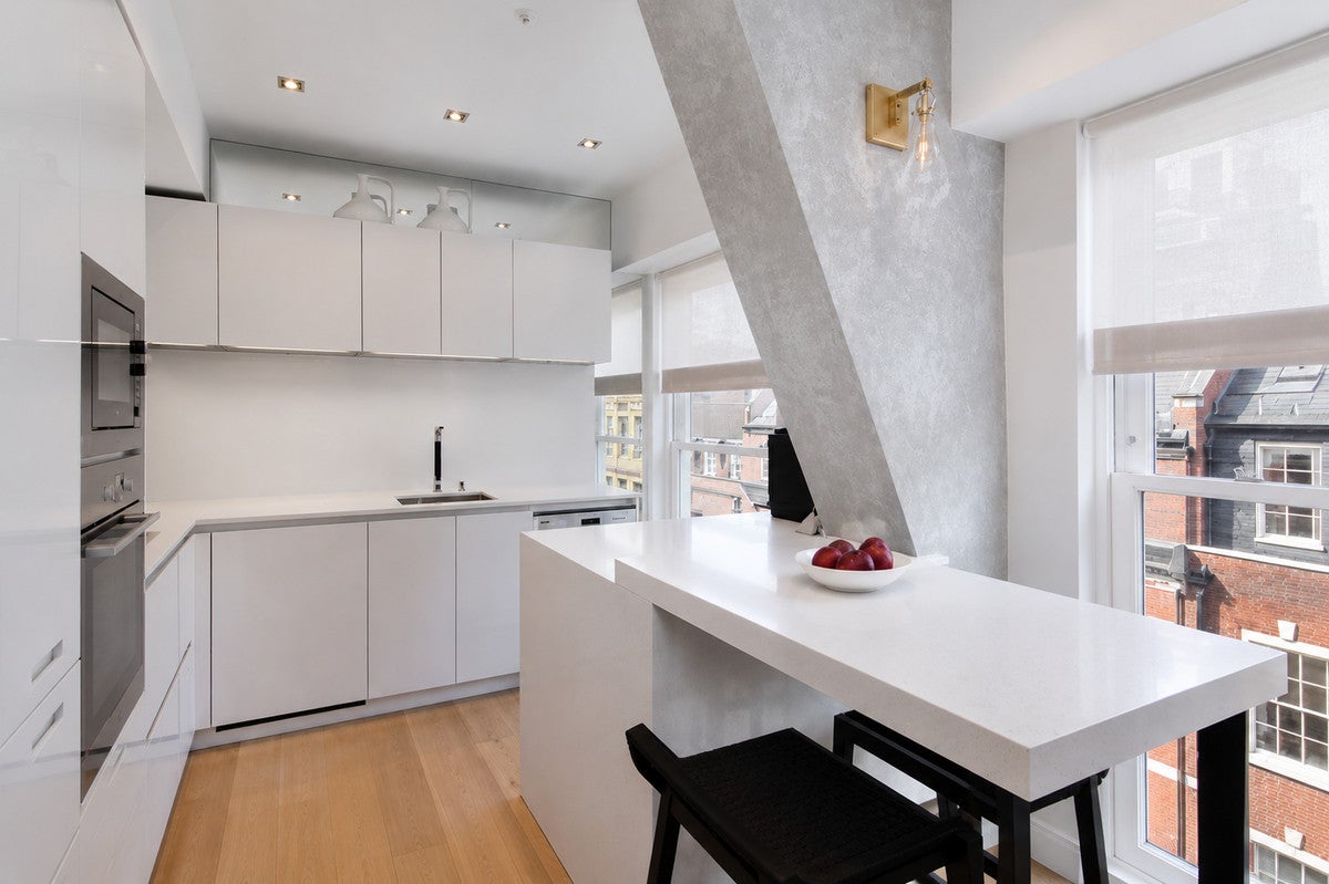 Flat Essex Street in City of Westminster