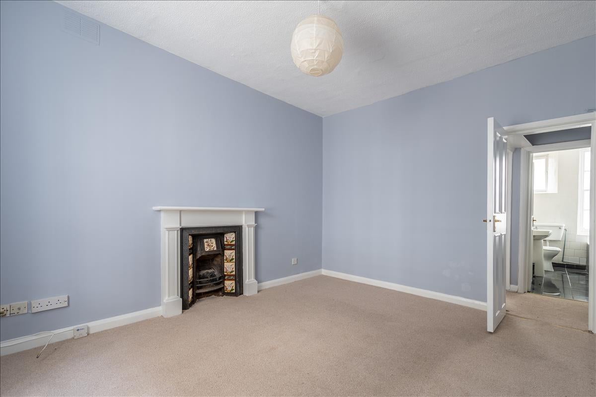 Flat Fanshaw Street in Greater London