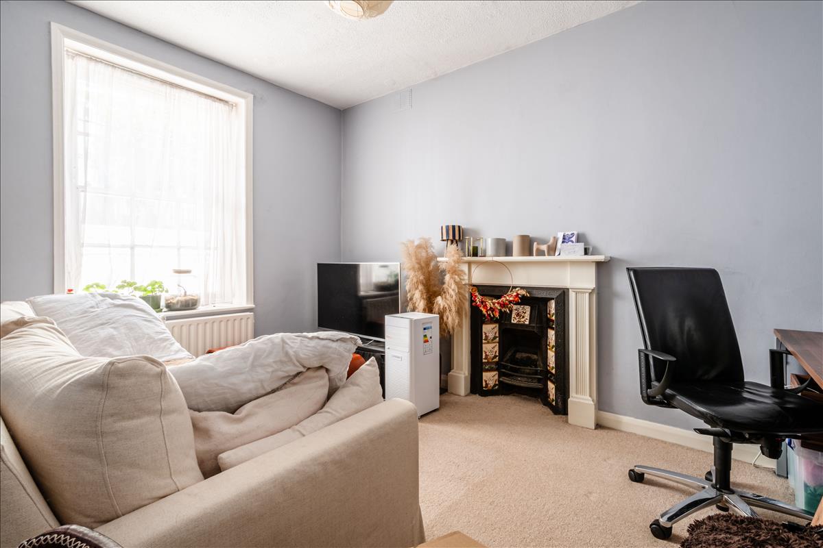 Flat Fanshaw Street in Greater London