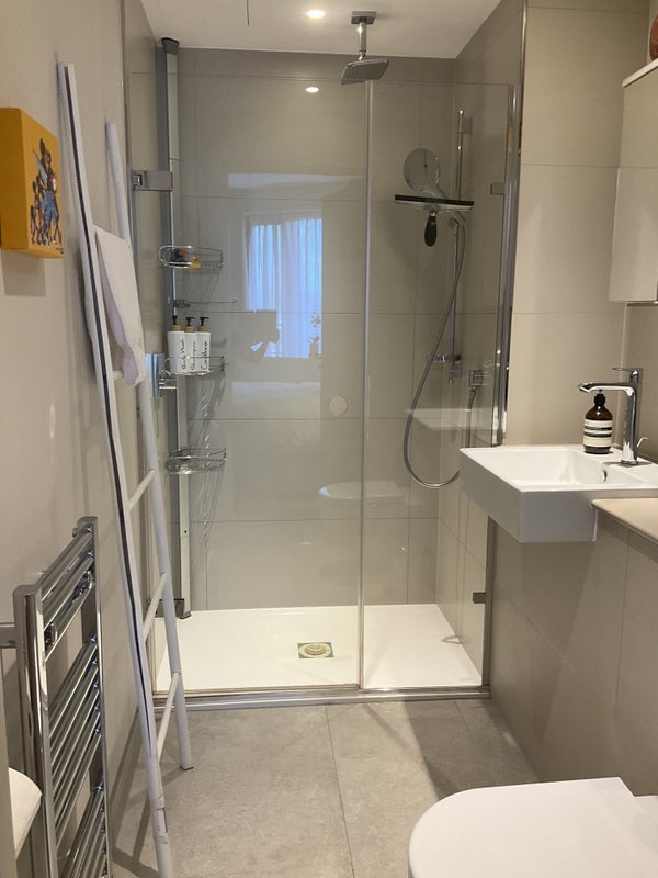 Room Sutherland Street in City of Westminster