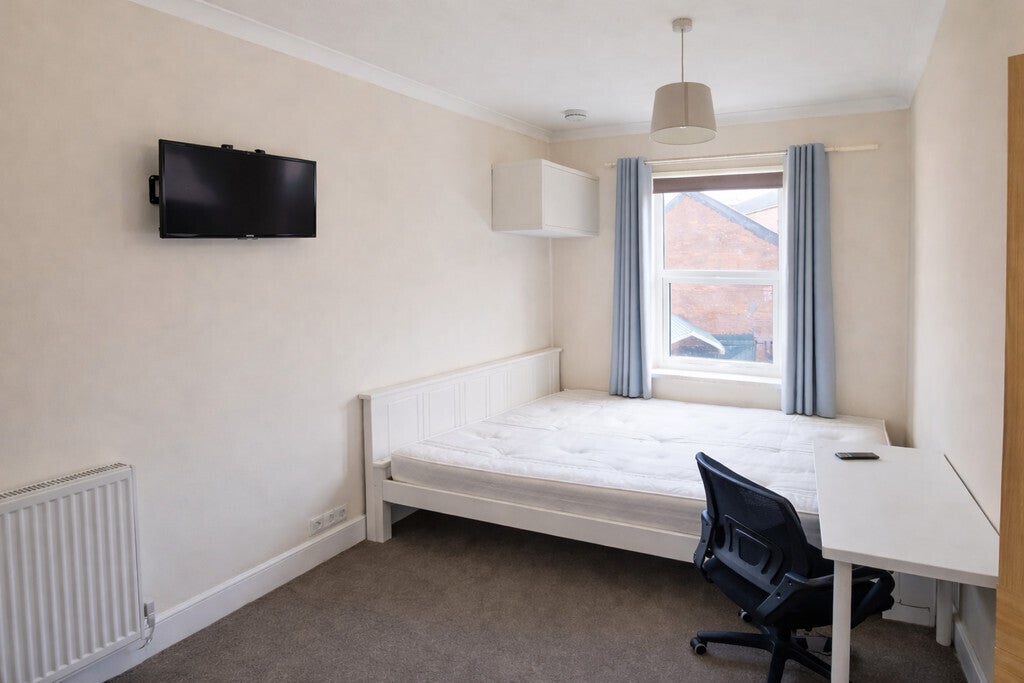 Room Kensington Road in Coventry