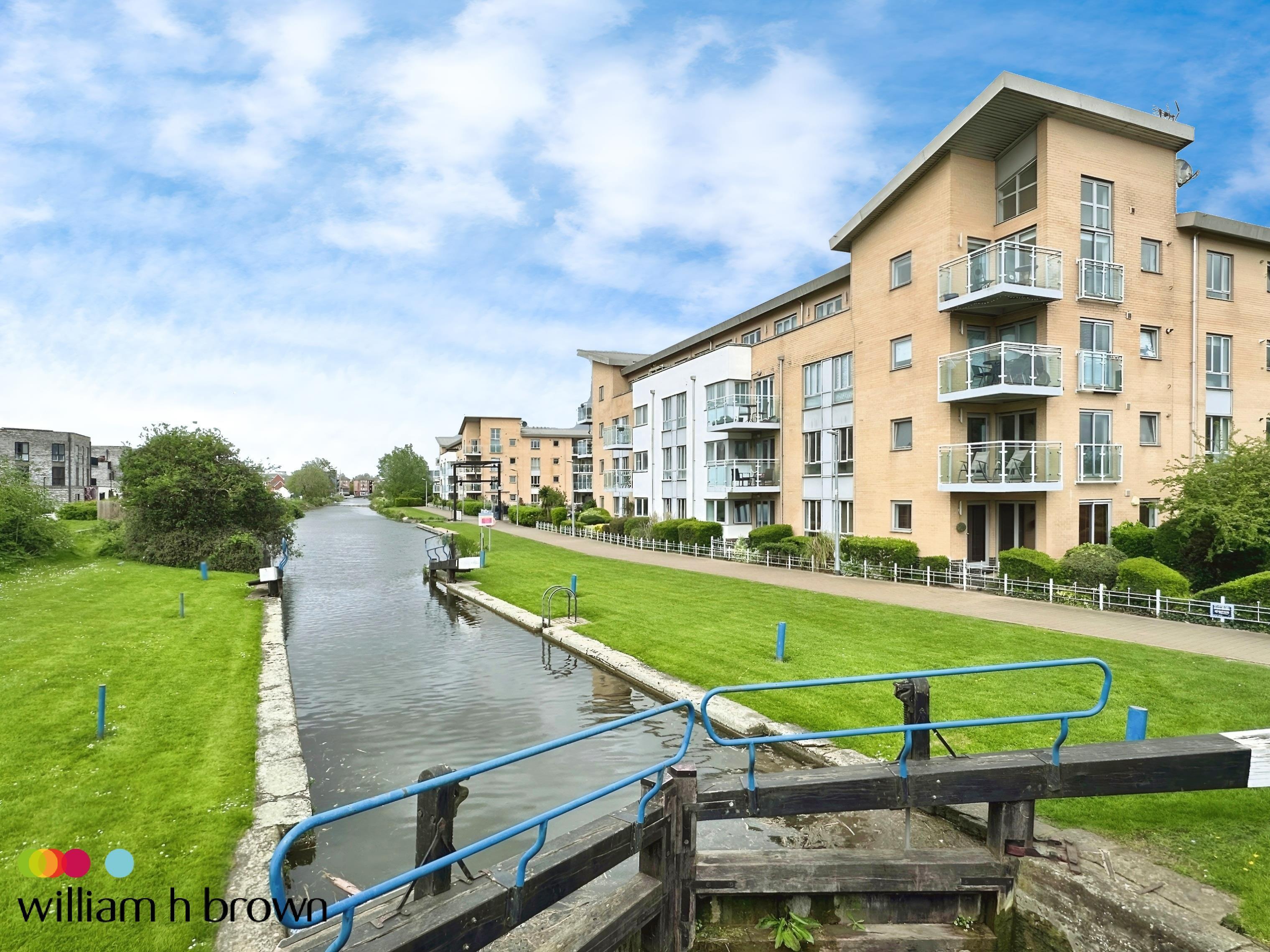 Flat Lockside Marina in Chelmsford