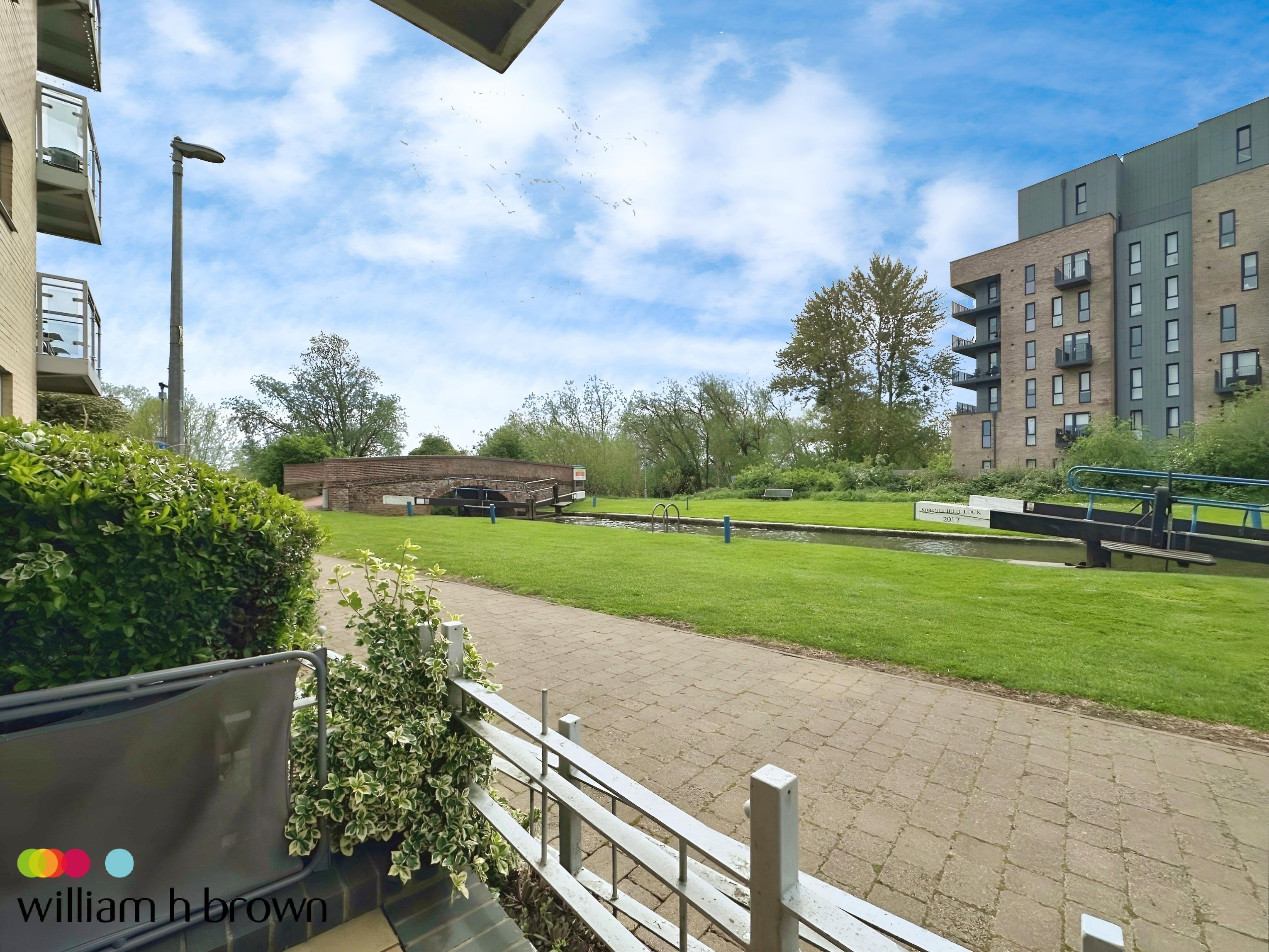 Flat Lockside Marina in Chelmsford