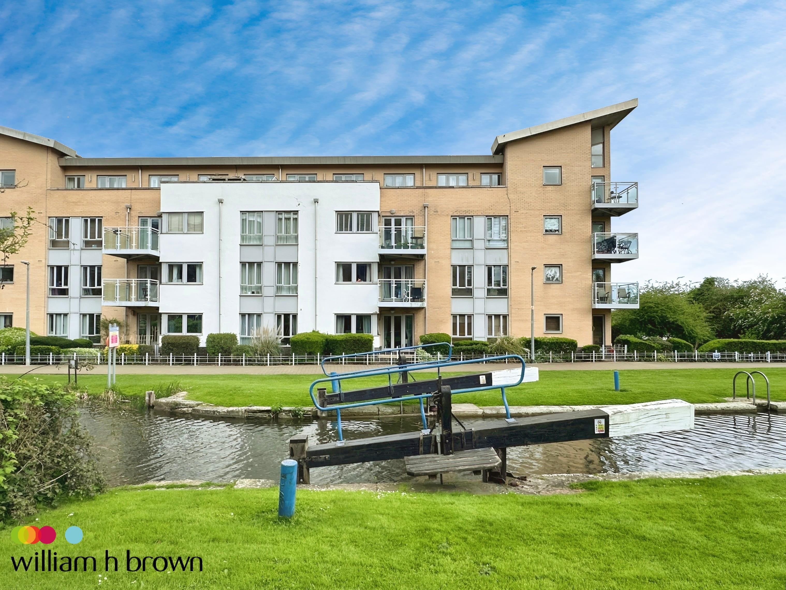 Flat Lockside Marina in Chelmsford