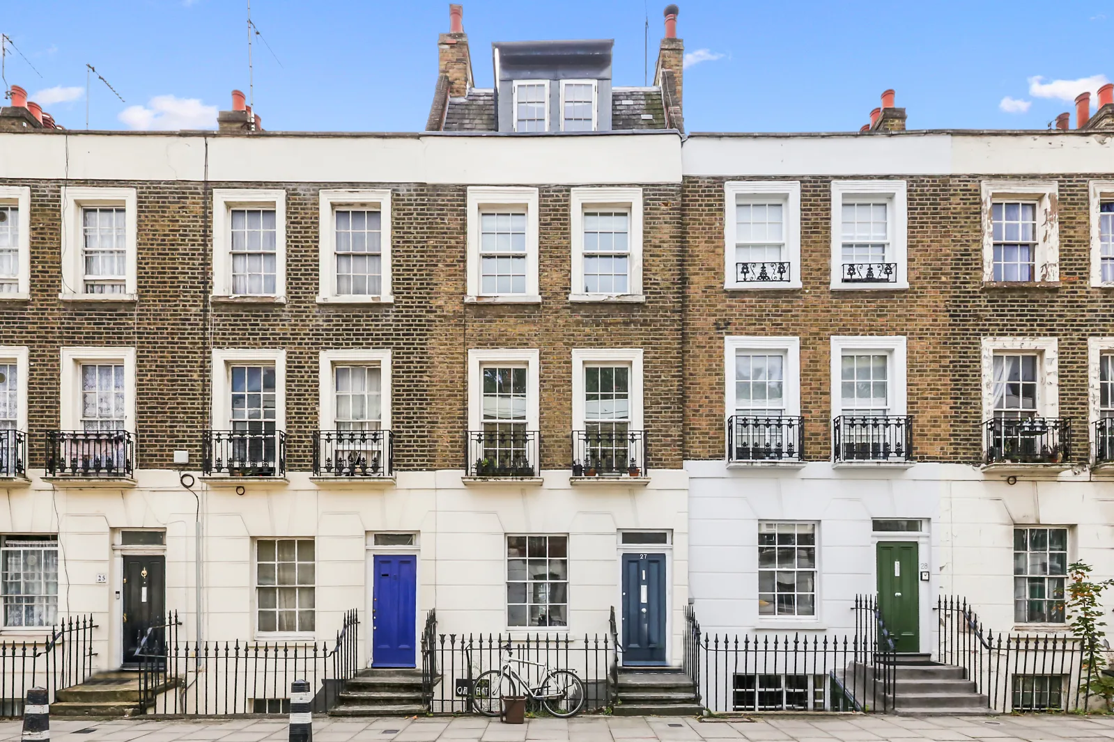 Flat Pratt Street in Greater London