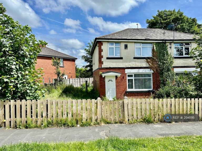House Moorside Avenue in Farnworth