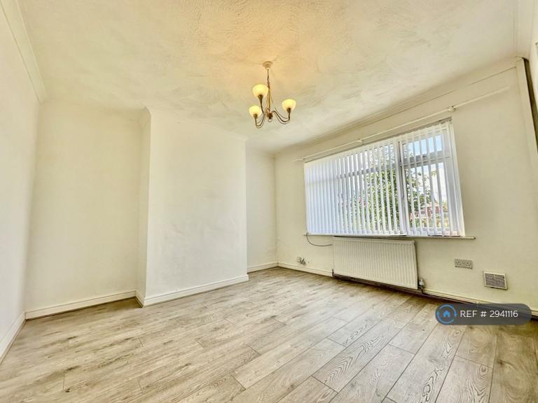 House Moorside Avenue in Farnworth