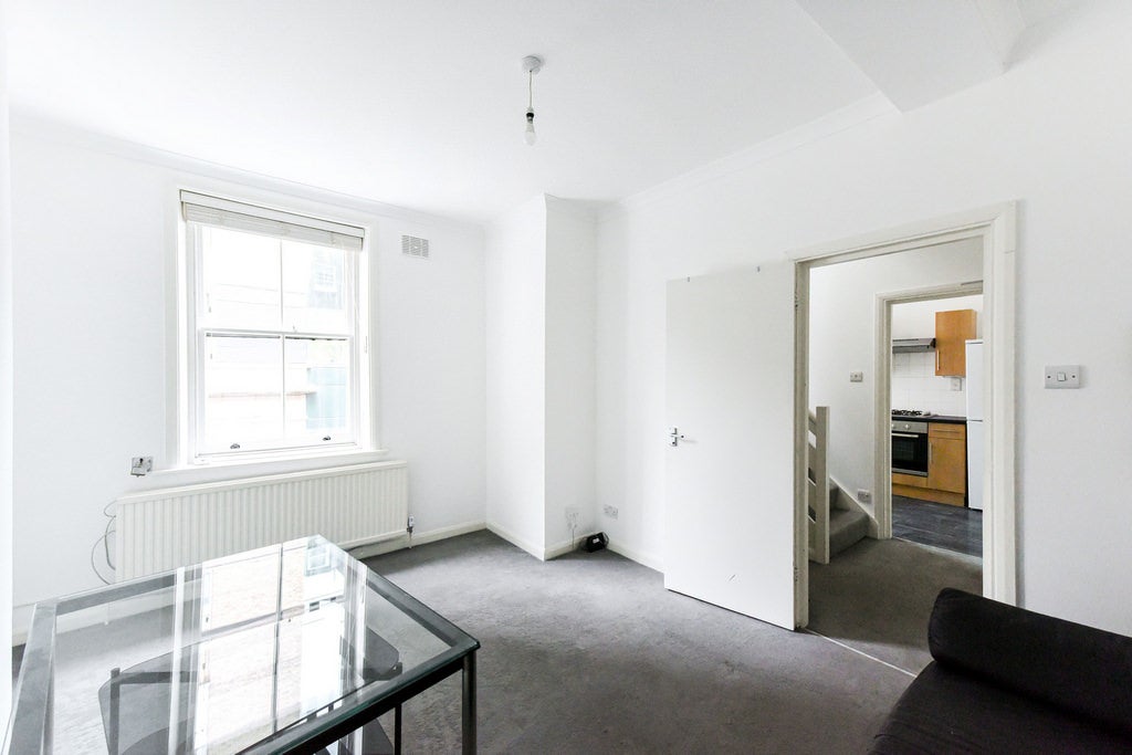Flat St Giles High Street in Greater London