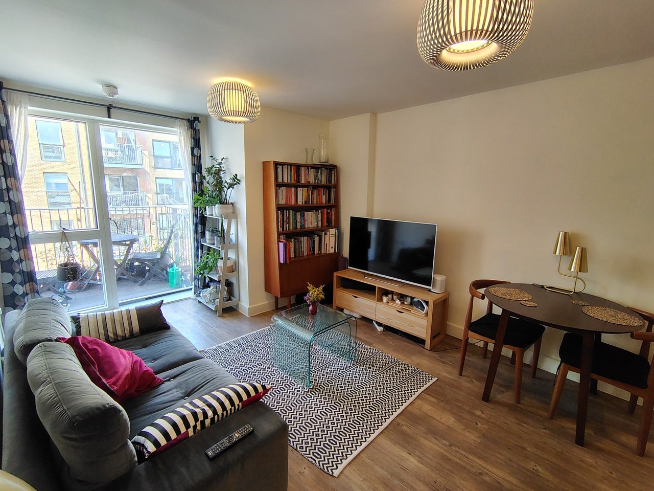 Flat Coldharbour Lane in Greater London