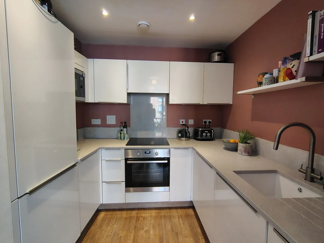 Flat Coldharbour Lane in Greater London
