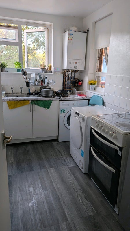 Room Hurst Place in Greater London