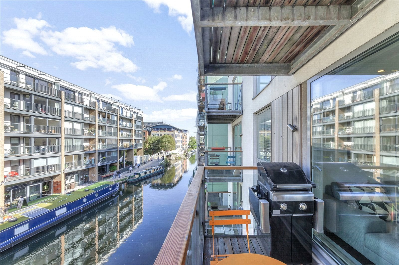 Flat Orsman Road in Greater London