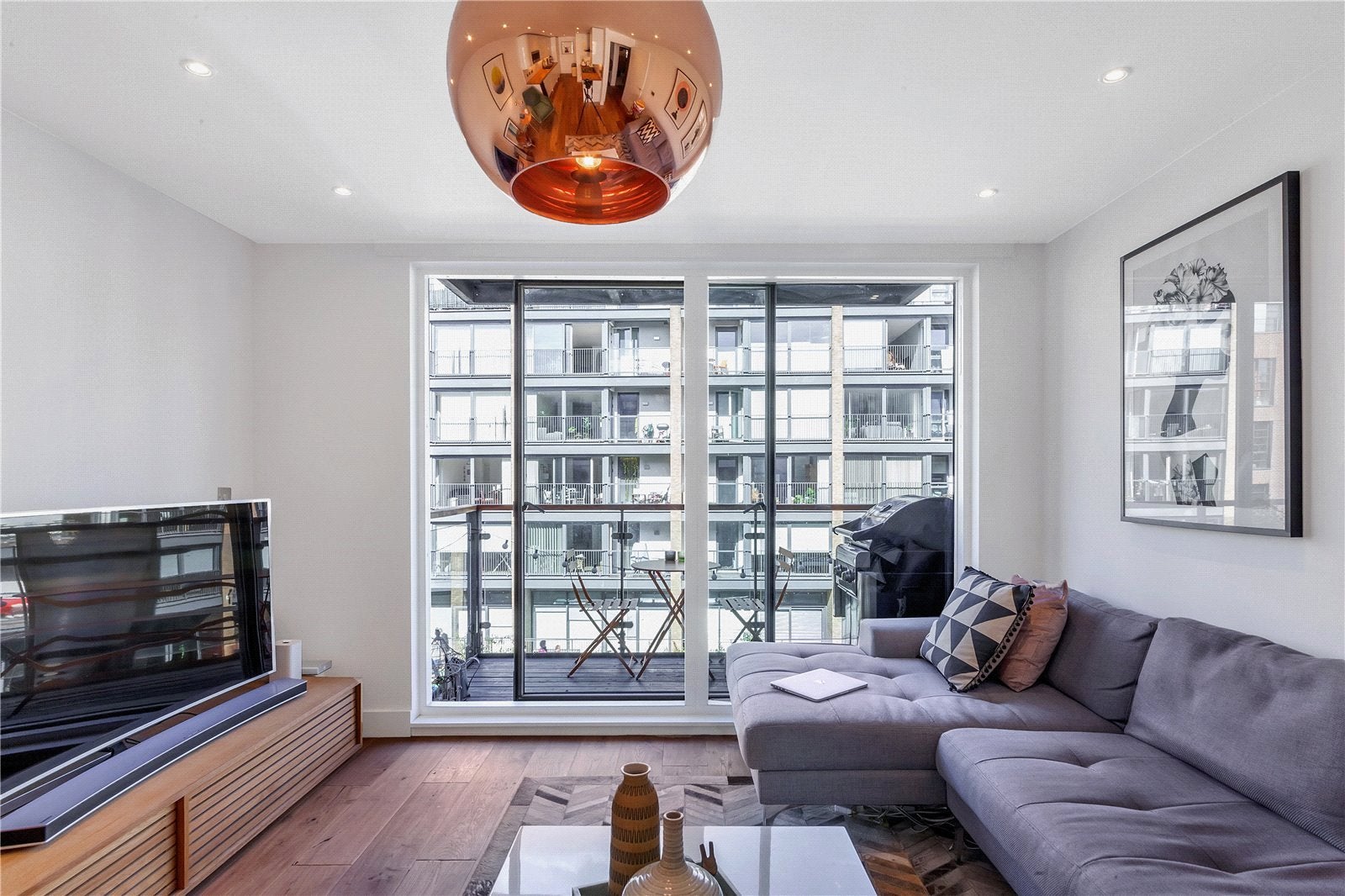 Flat Orsman Road in Greater London