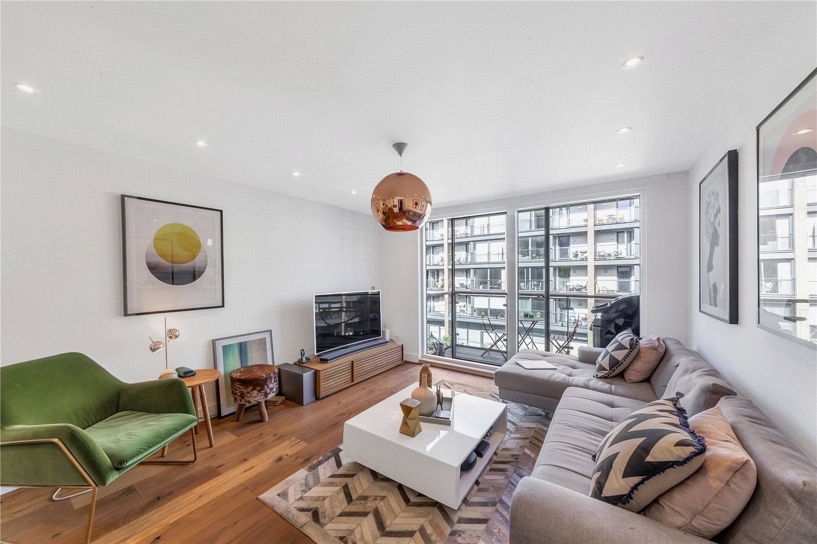 Flat Orsman Road in Greater London