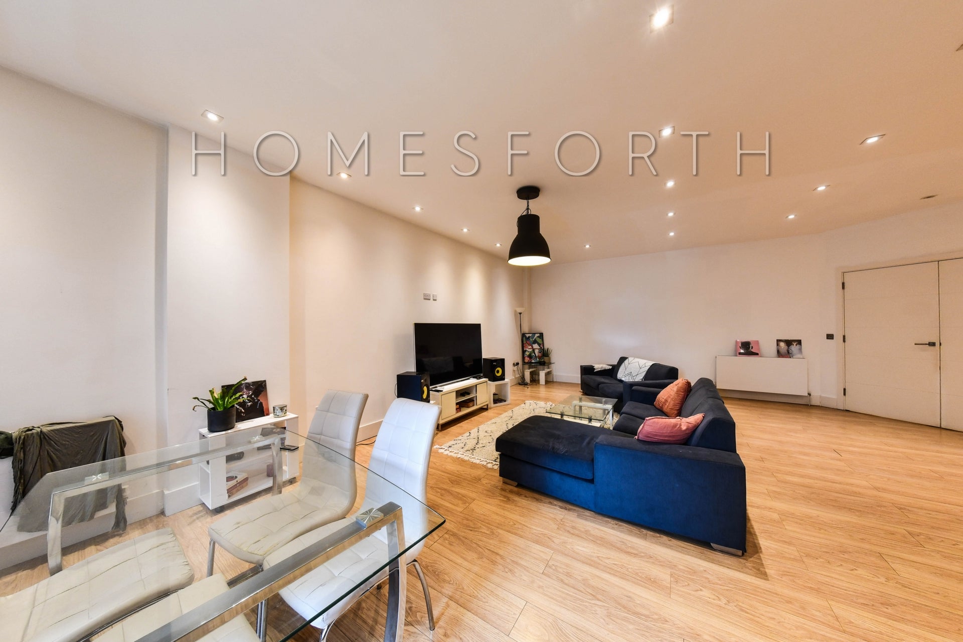 Flat Heneage Street in Greater London