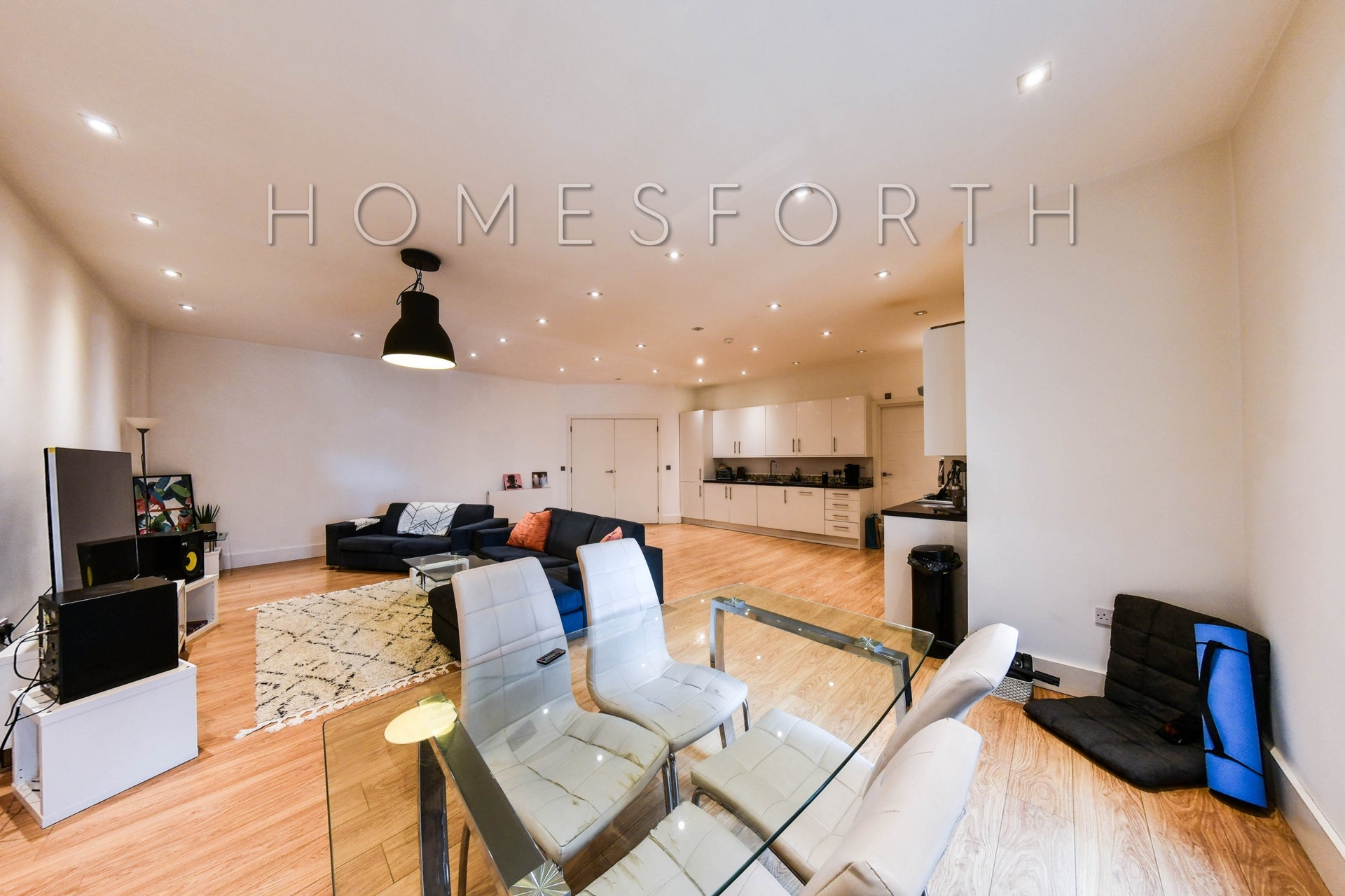 Flat Heneage Street in Greater London
