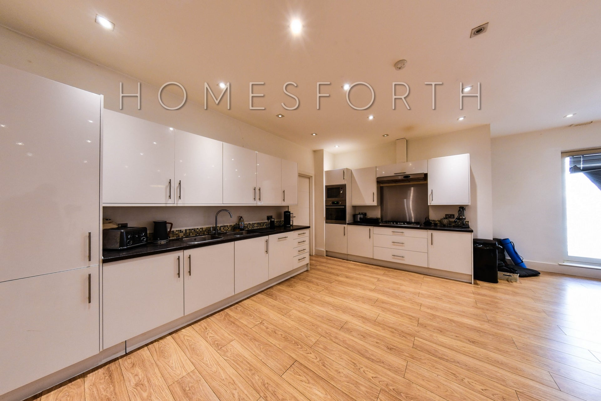 Flat Heneage Street in Greater London