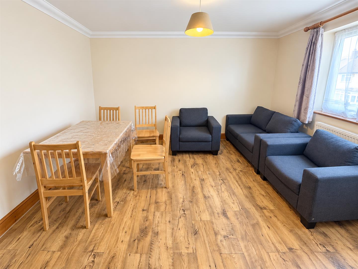 Flat Cherry Avenue in Greater London