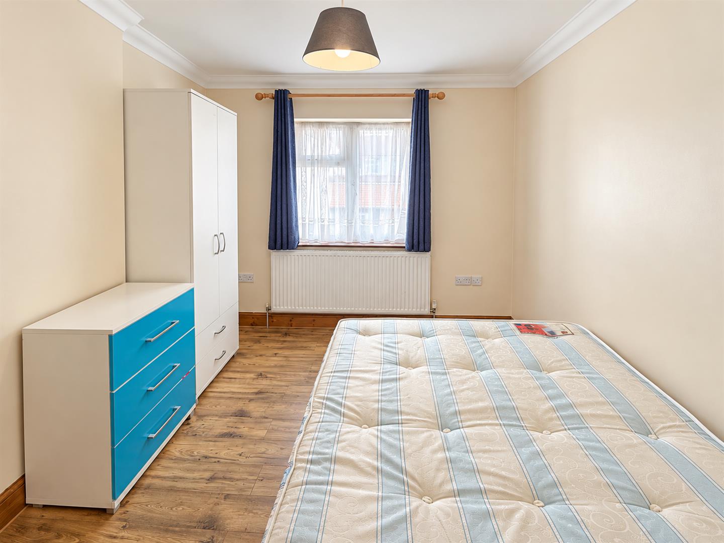 Flat Cherry Avenue in Greater London